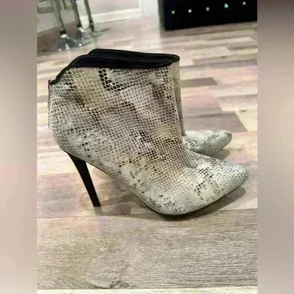 Michael Antonio 5" snakeskin stiletto ankle booties- size  10 - Picture 5 of 5